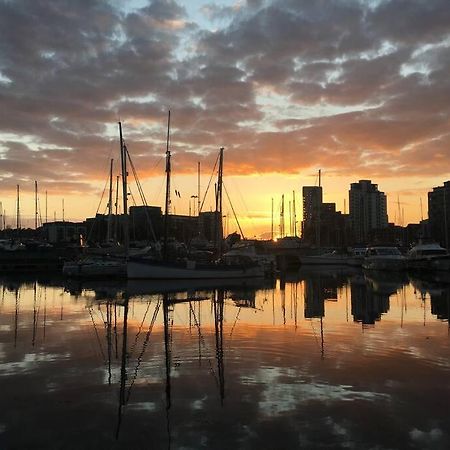 Luxury 1 Bed Ipswich Marina Apartment Free Parking Bagian luar foto