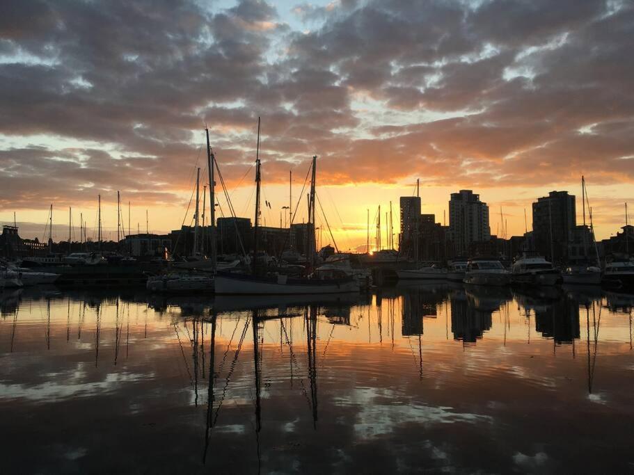 Luxury 1 Bed Ipswich Marina Apartment Free Parking Bagian luar foto